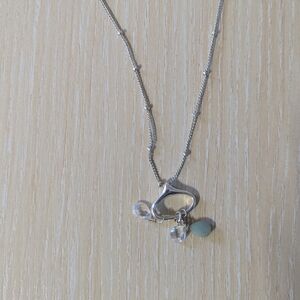 Elegant Silver Necklace with Crystal Accents